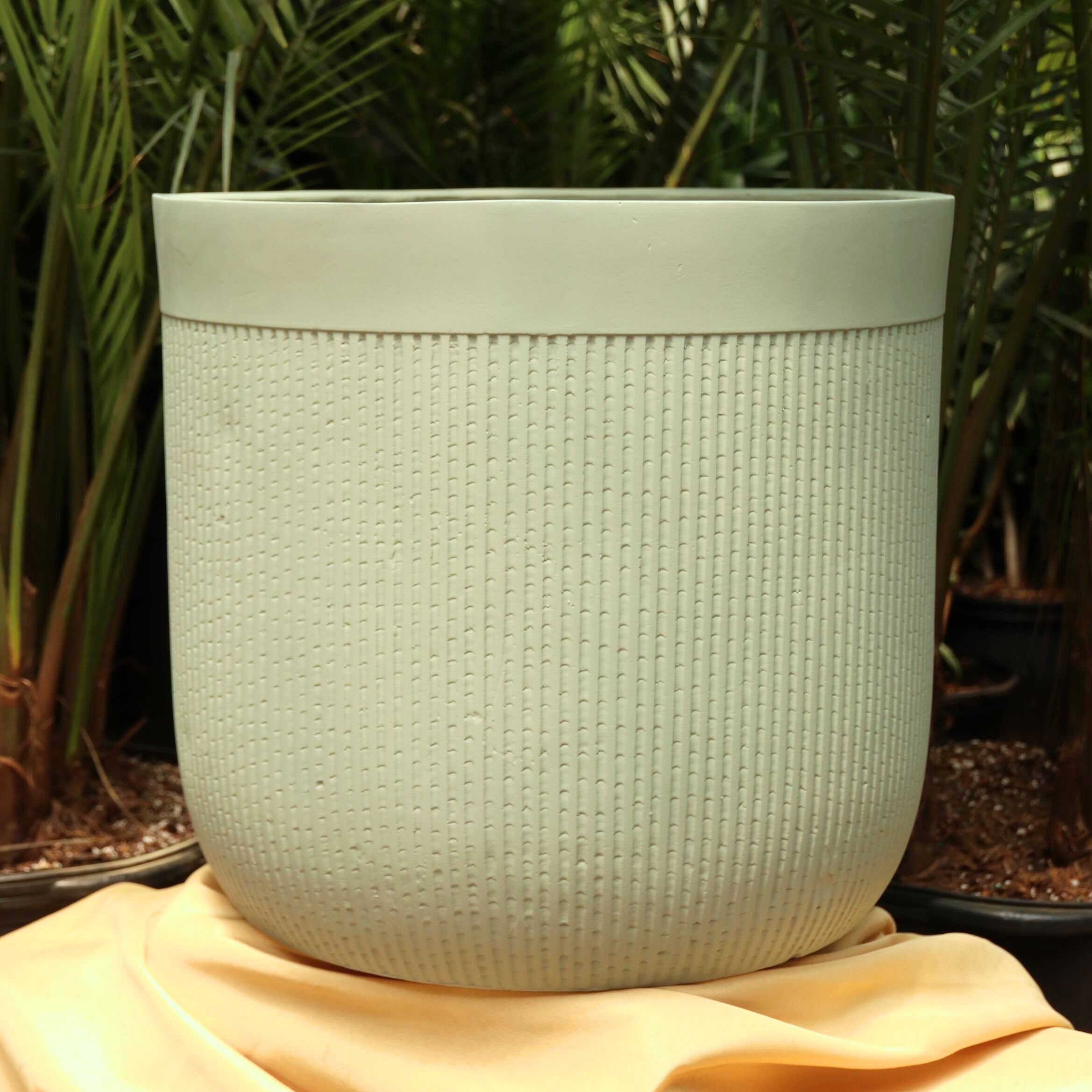 Weaves Fiberglass Planter (4LMS/