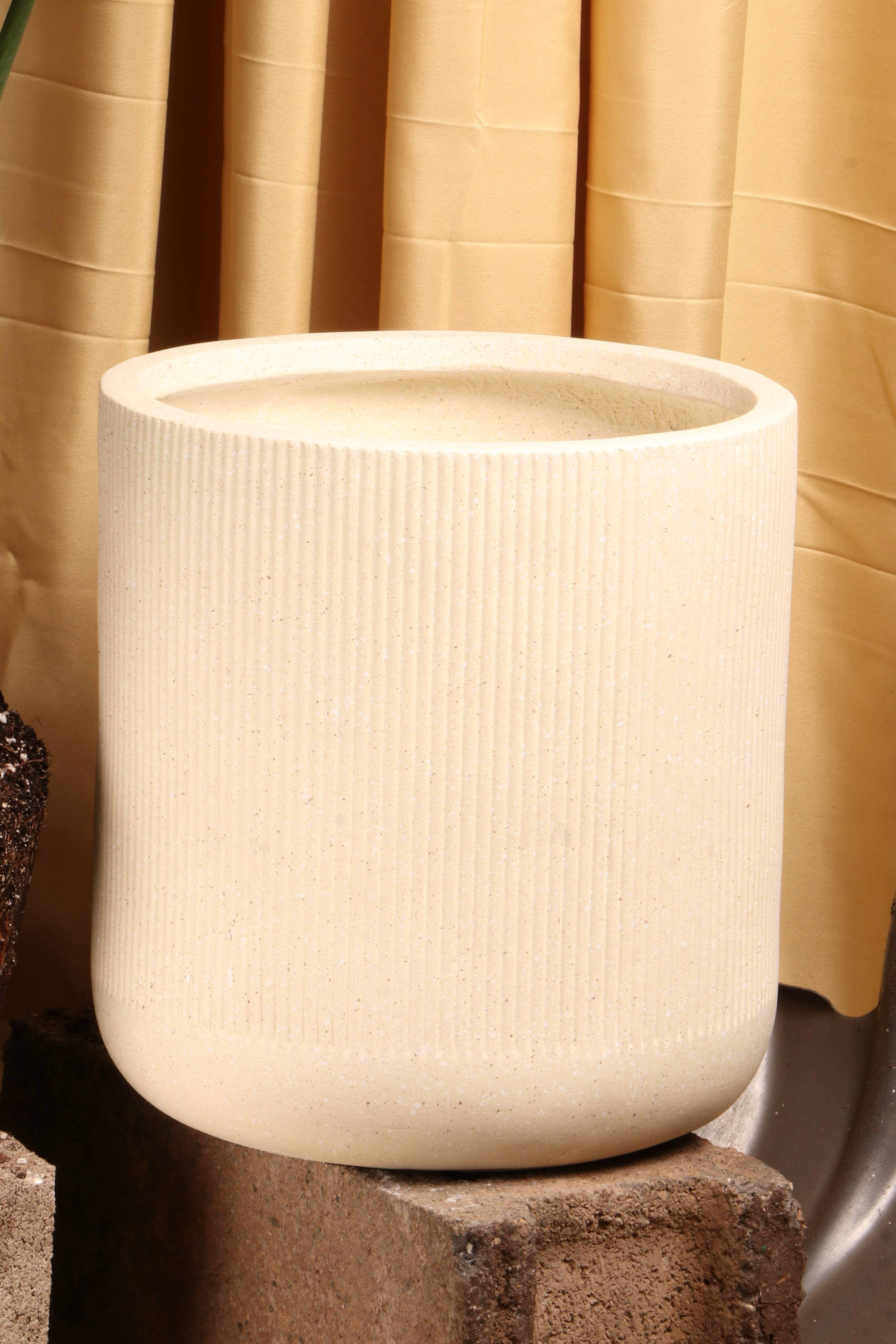 Weaves Fiberglass Planter (4LMS/