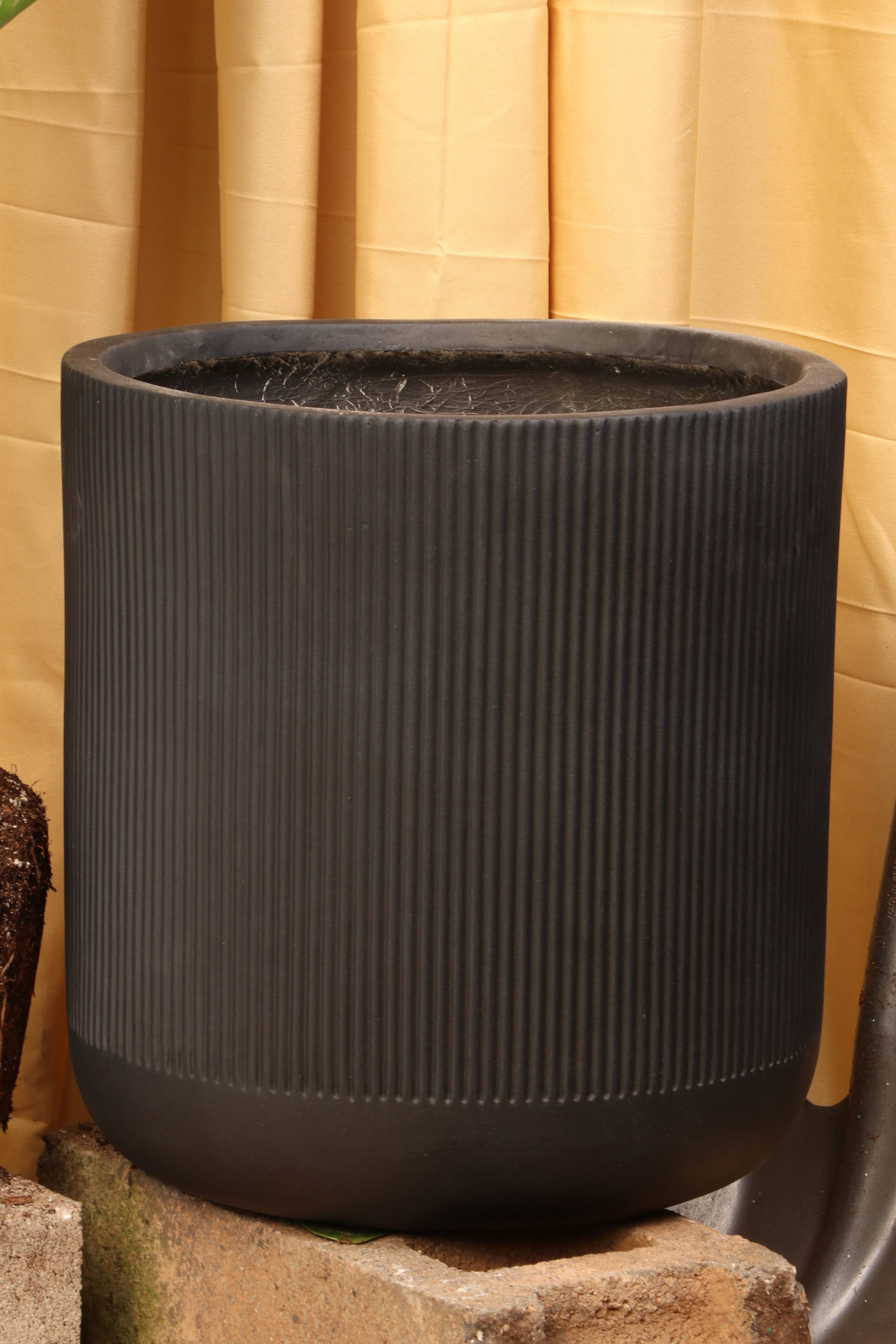 Weaves Fiberglass Planter (4LMS/