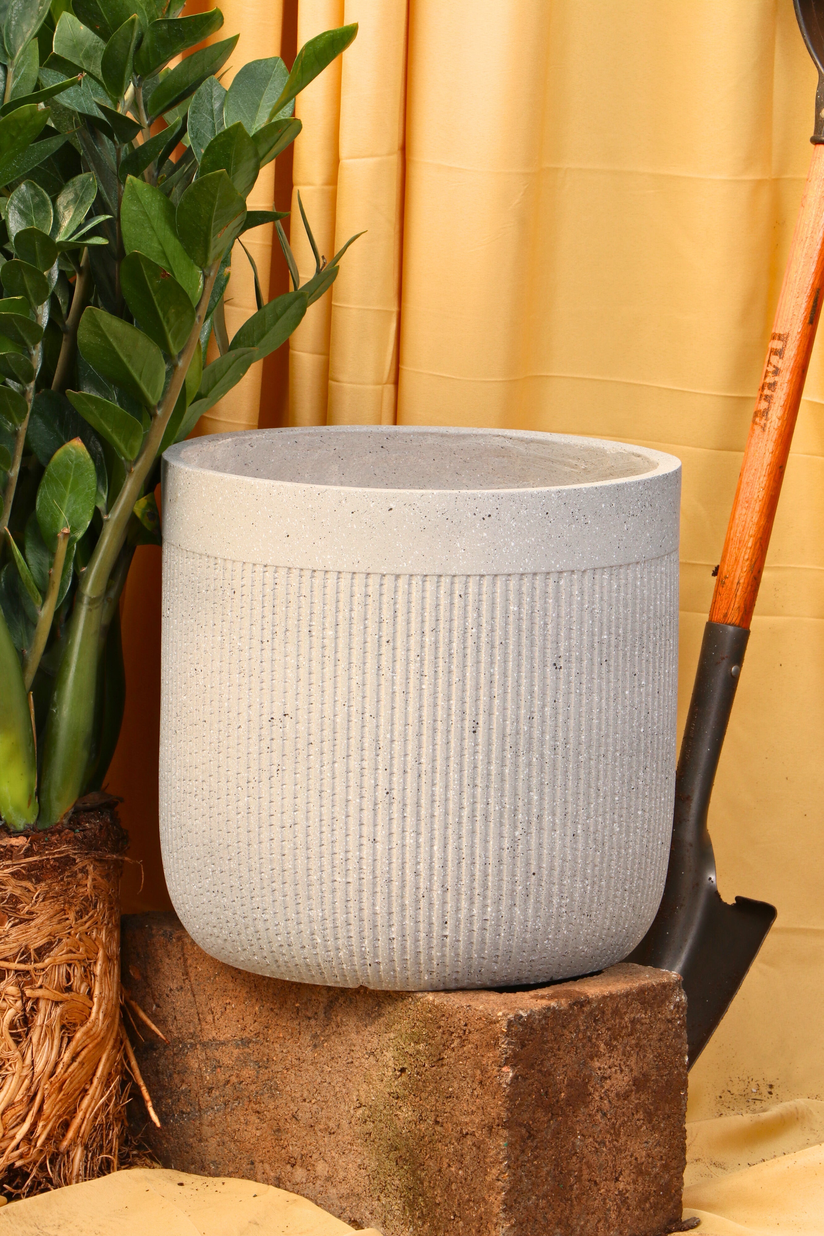 Weaves Fiberglass Planter (4LMS/