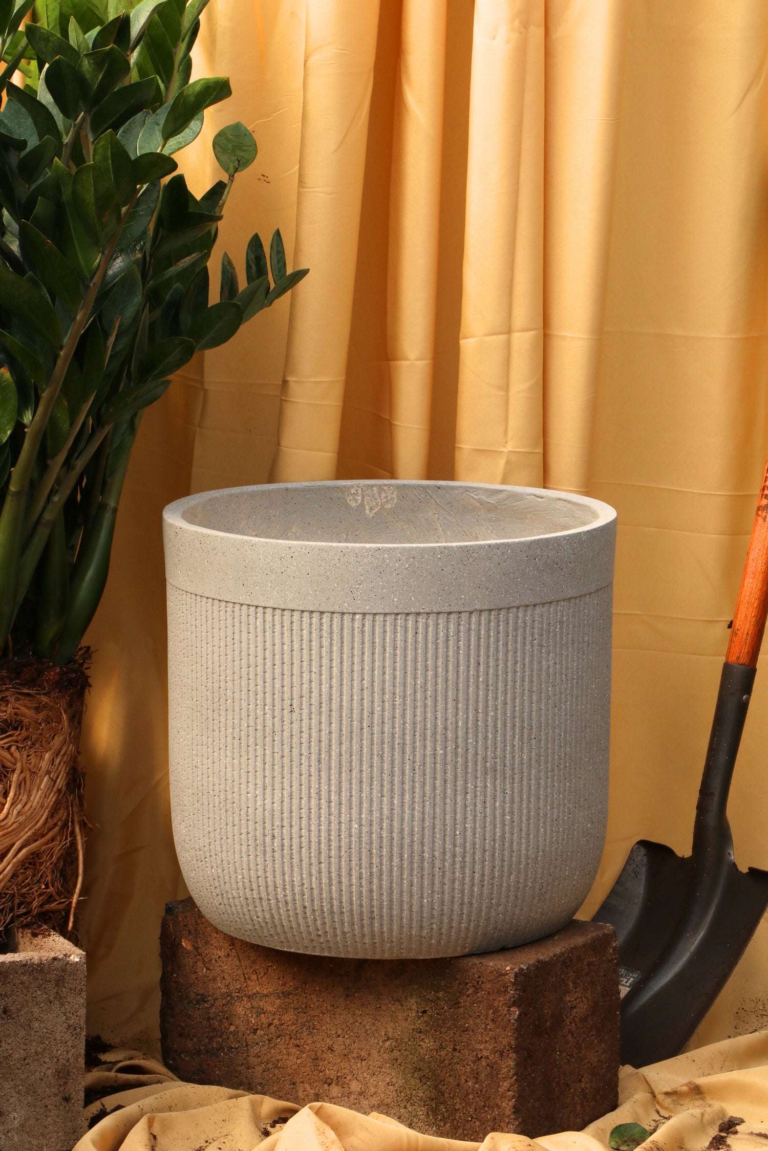 Weaves Fiberglass Planter (4LMS/