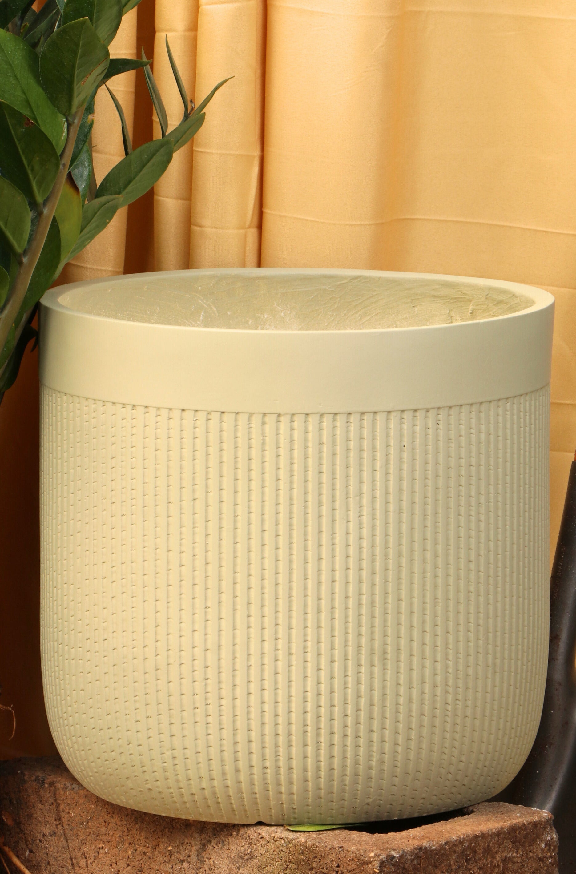 Weaves Fiberglass Planter (4LMS/
