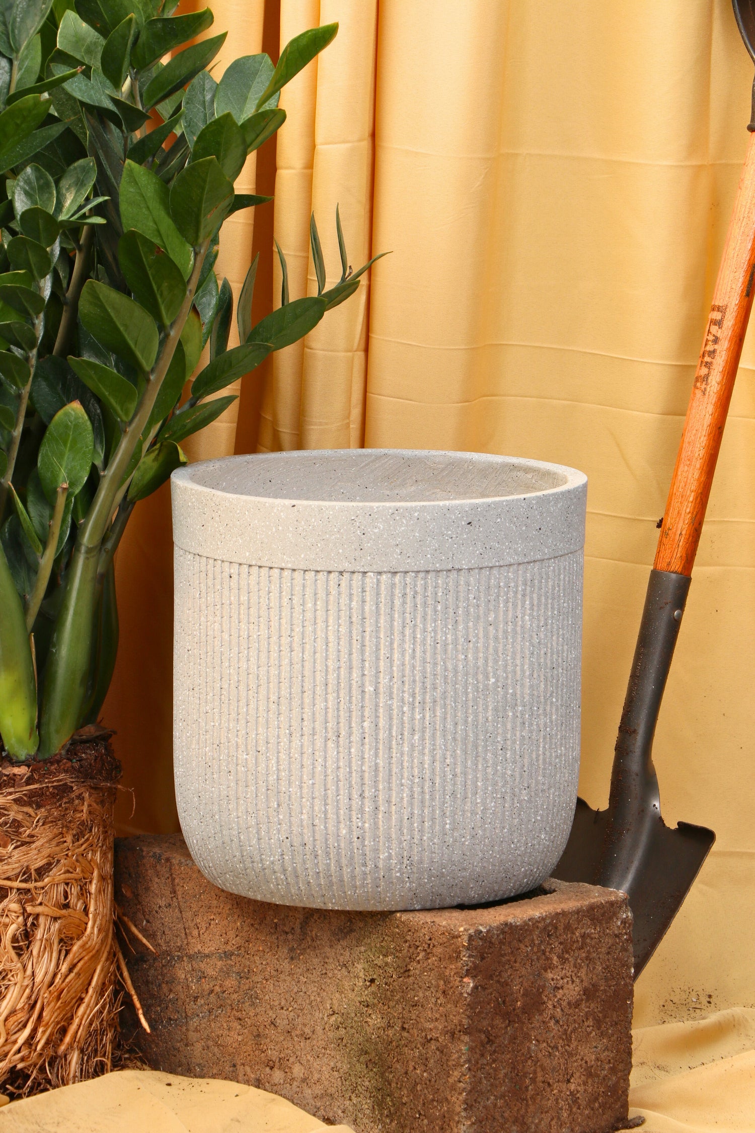 Weaves Fiberglass Planter (4LMS/