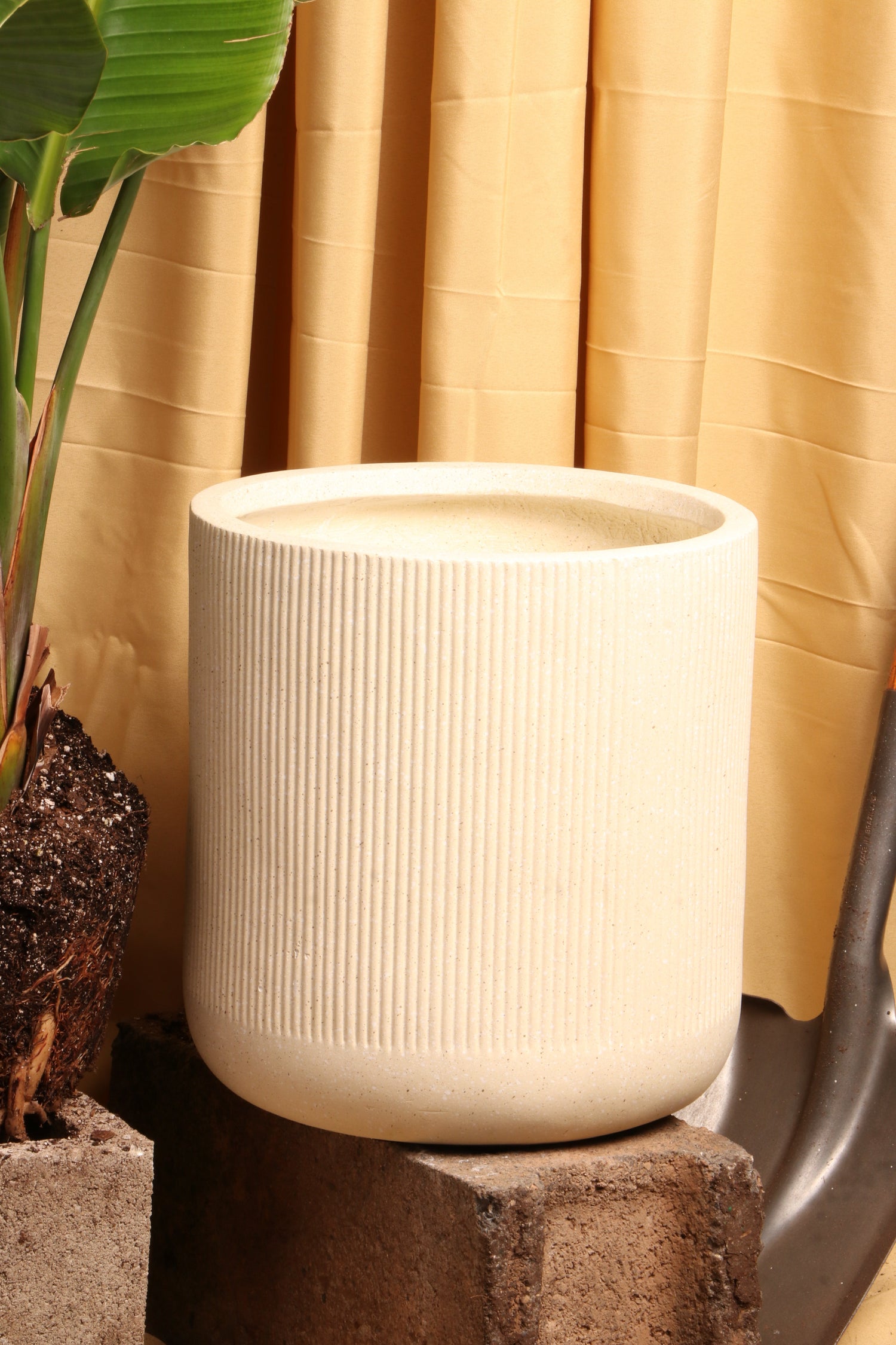 Weaves Fiberglass Planter (4LMS/