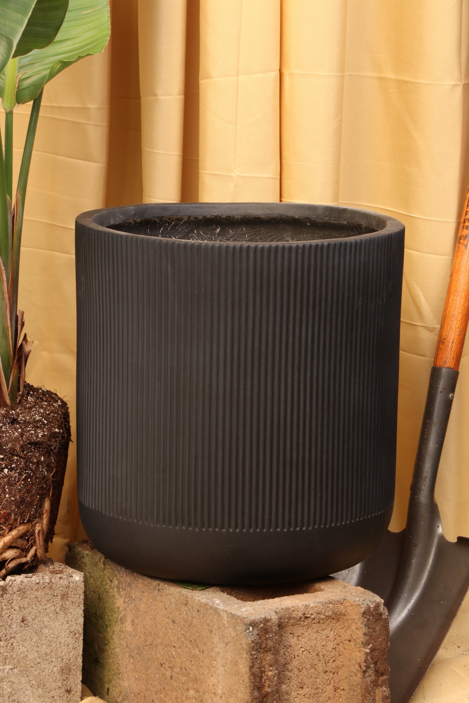 Weaves Fiberglass Planter (4LMS/
