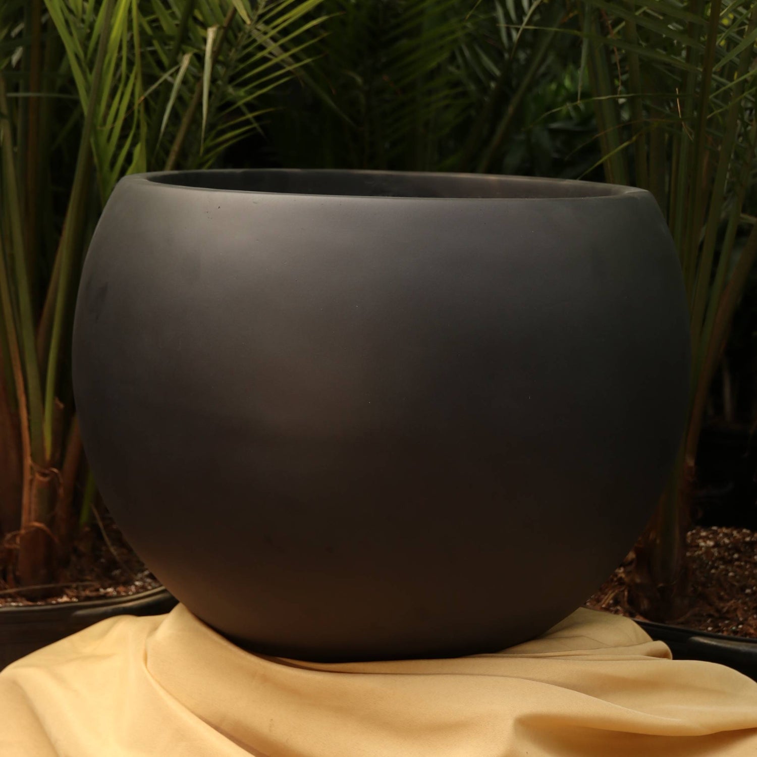 Bowlo Fiberglass Planters (