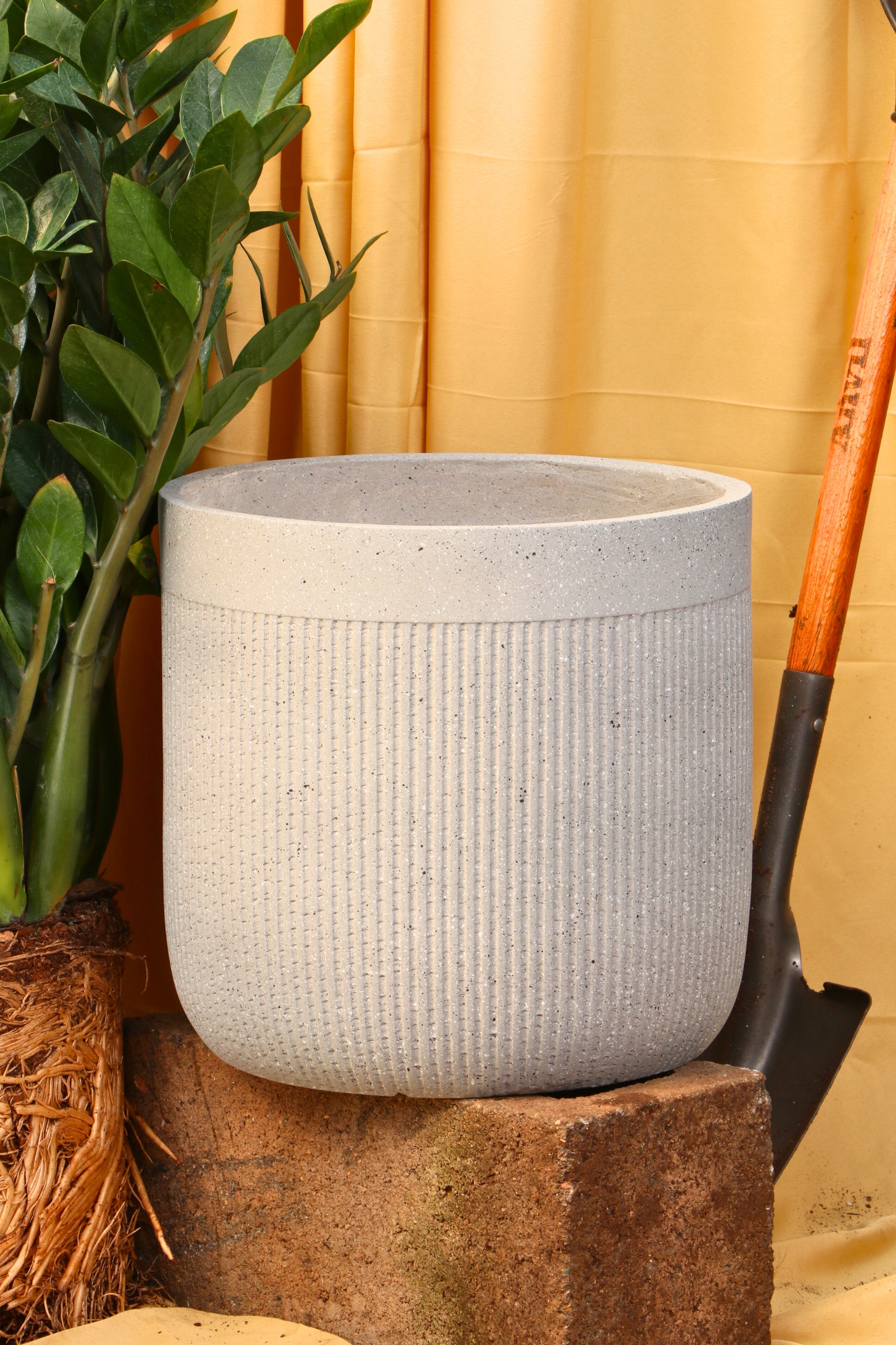 Weaves Fiberglass Planter (4LMS/