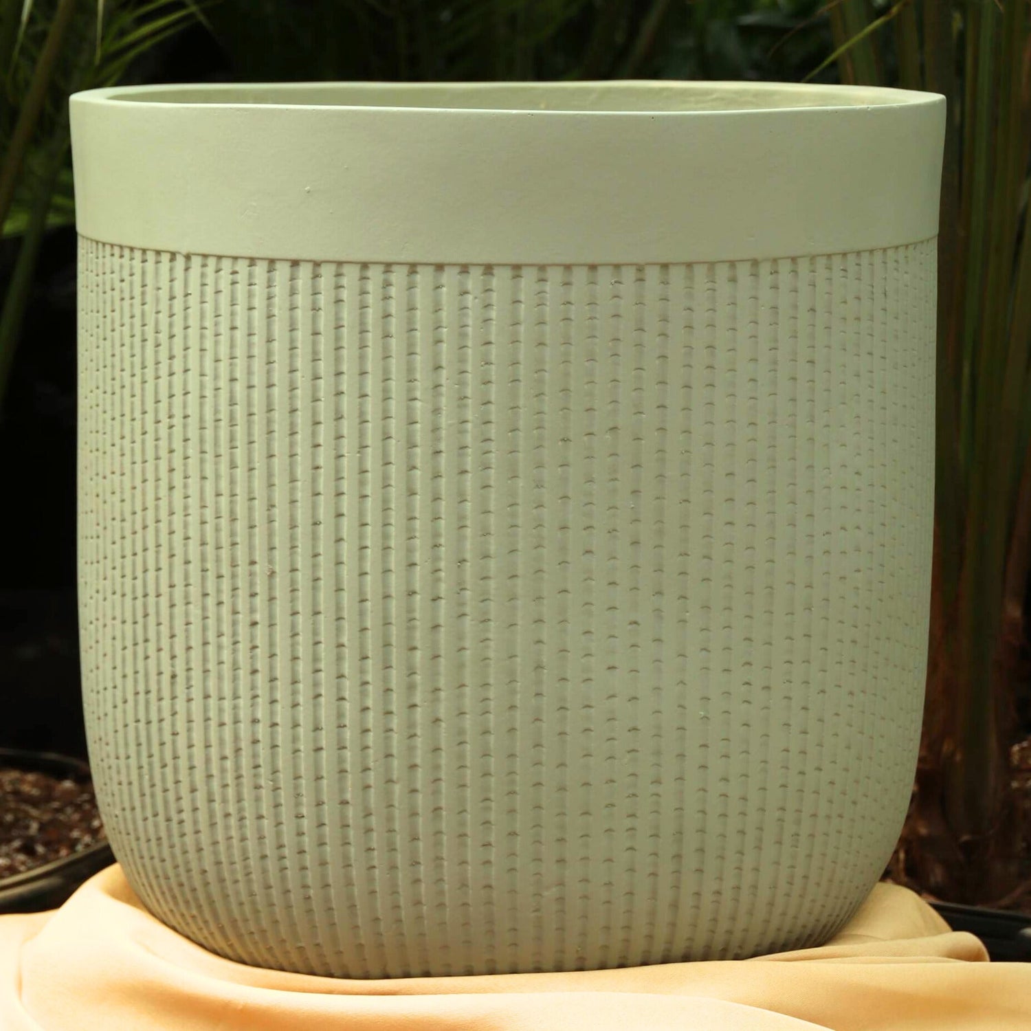 Weaves Fiberglass Planter (4LMS/