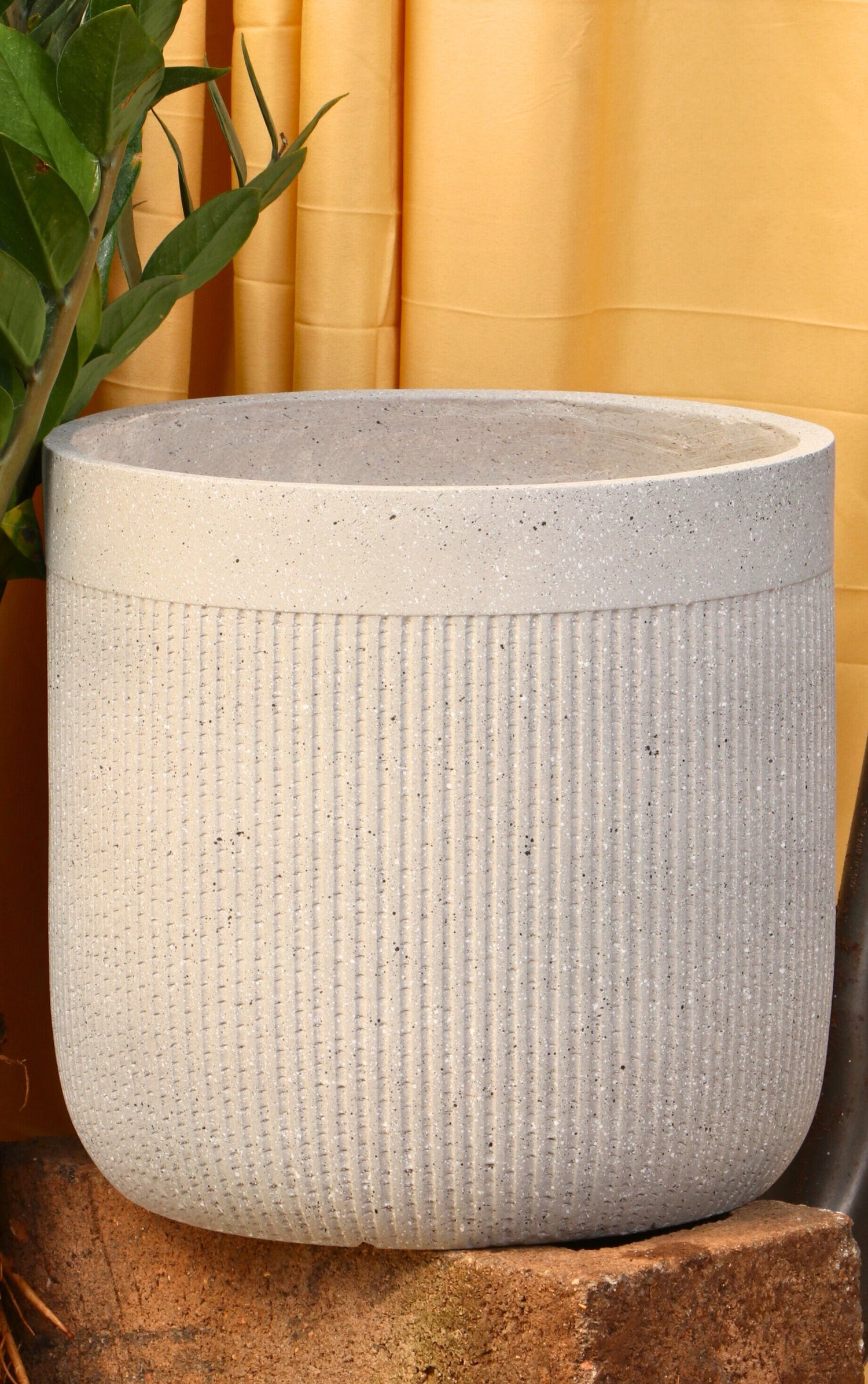 Weaves Fiberglass Planter (4LMS/