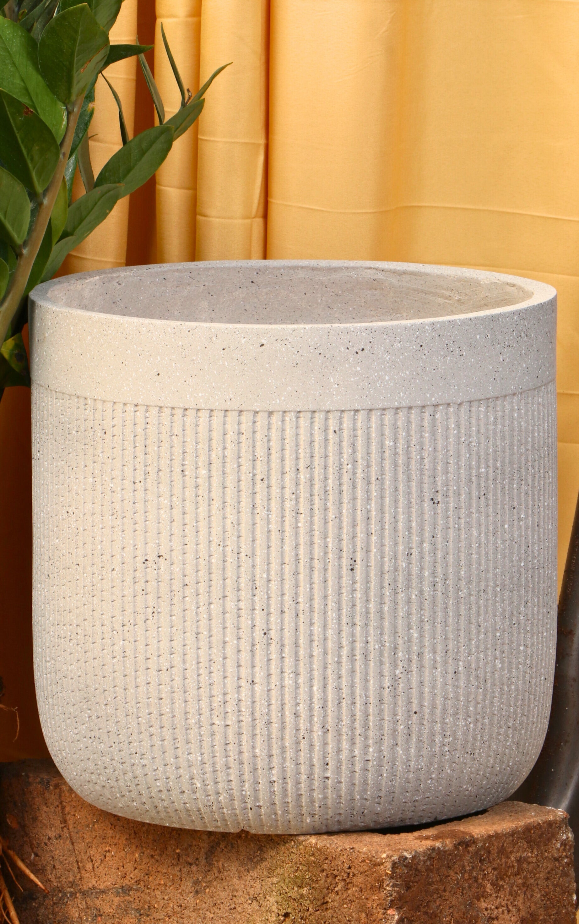 Weaves Fiberglass Planter (4LMS/