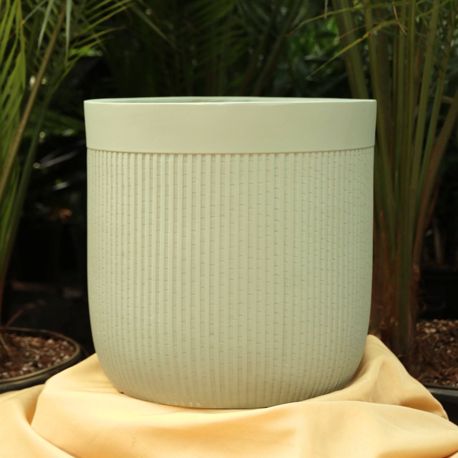 Weaves Fiberglass Planter (4LMS/